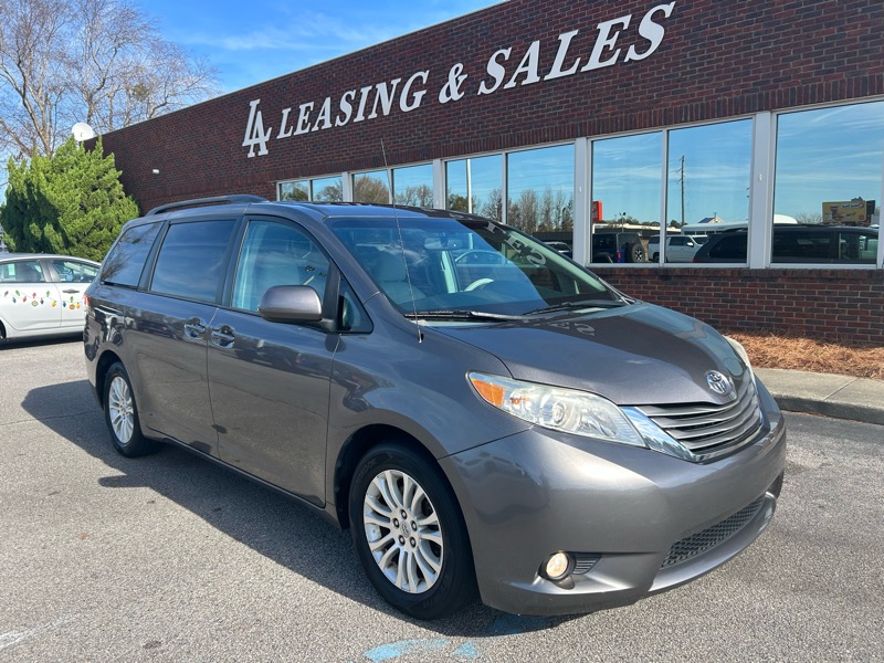 2014 Toyota Sienna XLE FWD 8-Passenger V6