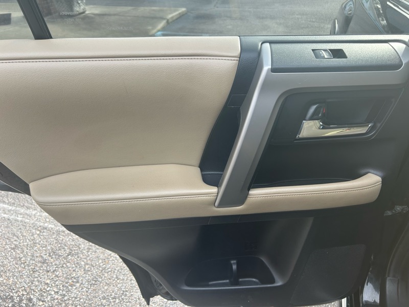 Toyota 4Runner Limited 2WD V6 2014