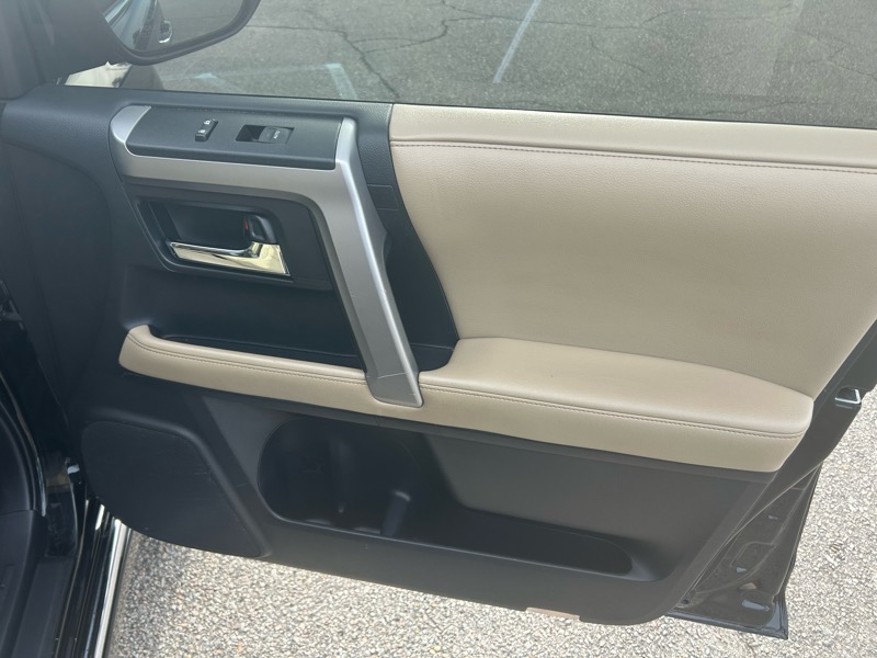 Toyota 4Runner Limited 2WD V6 2014