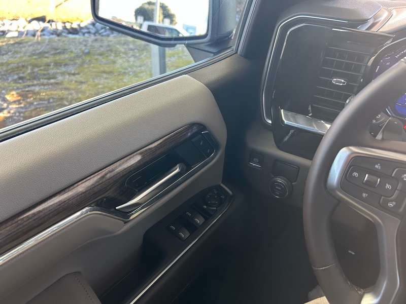 Chevrolet Silverado 1500 LT Crew Cab 2WD 2024