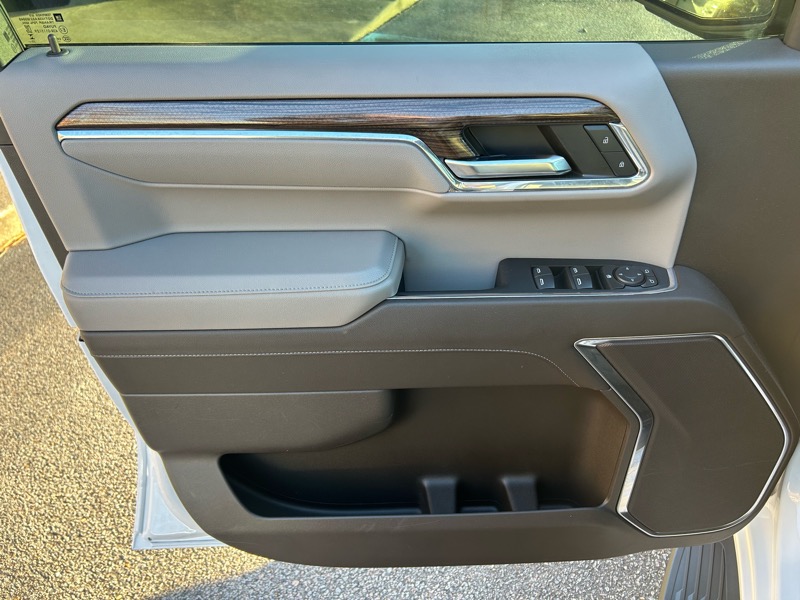 Chevrolet Silverado 1500 LT Crew Cab 2WD 2024