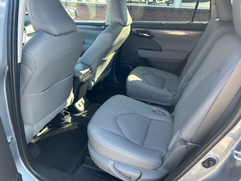 Toyota Highlander Limited AWD 2024