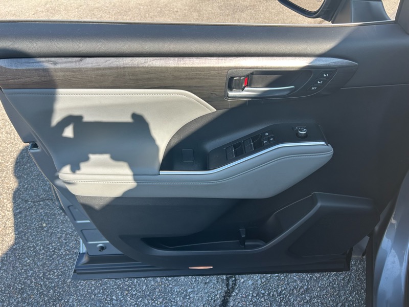 Toyota Highlander Limited AWD 2024