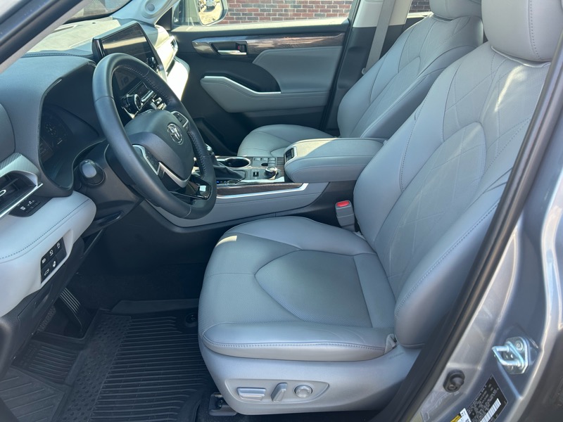 Toyota Highlander Limited AWD 2024