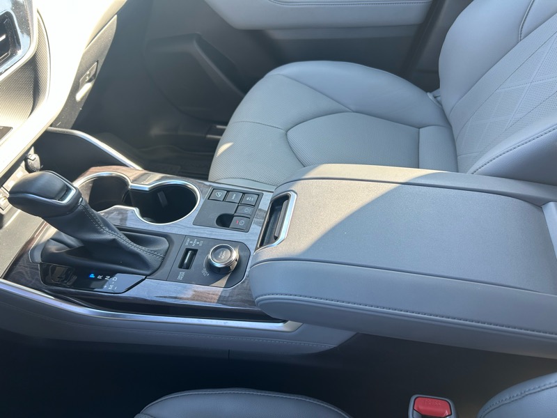 Toyota Highlander Limited AWD 2024