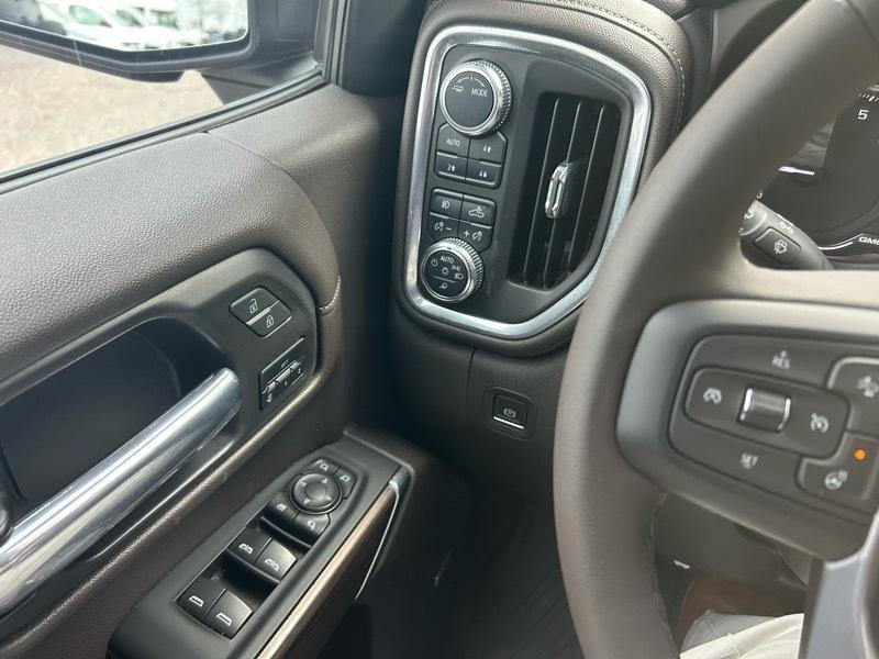 GMC Sierra 1500 Limited SLT Crew Cab Short Box 4WD 2022