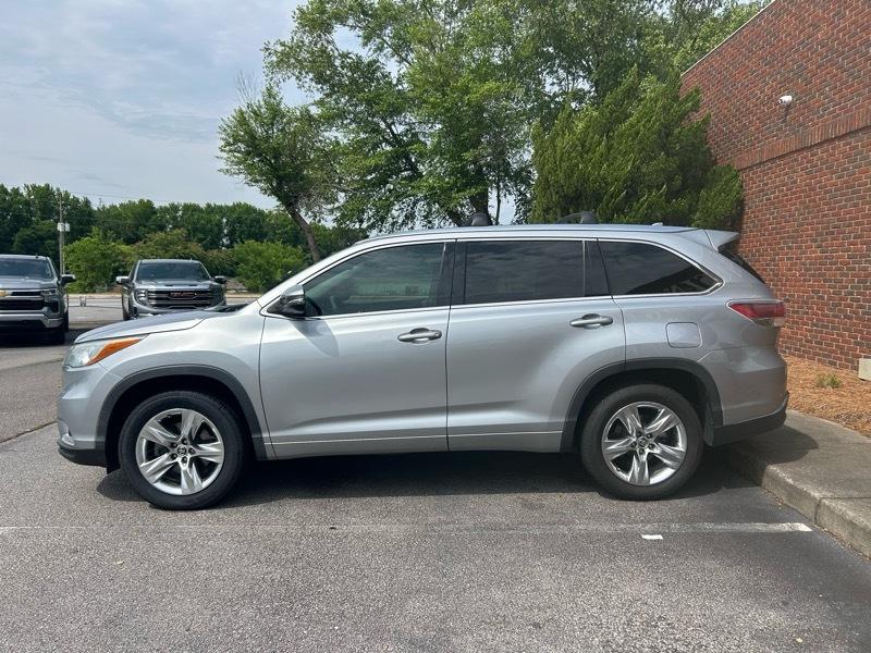 Toyota Highlander Limited FWD V6 2016