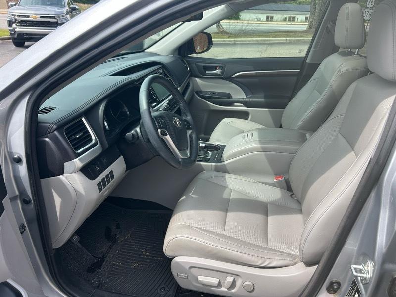 Toyota Highlander Limited FWD V6 2016