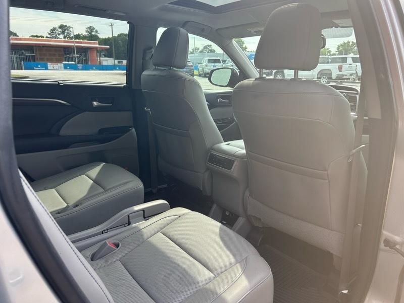 Toyota Highlander Limited FWD V6 2016