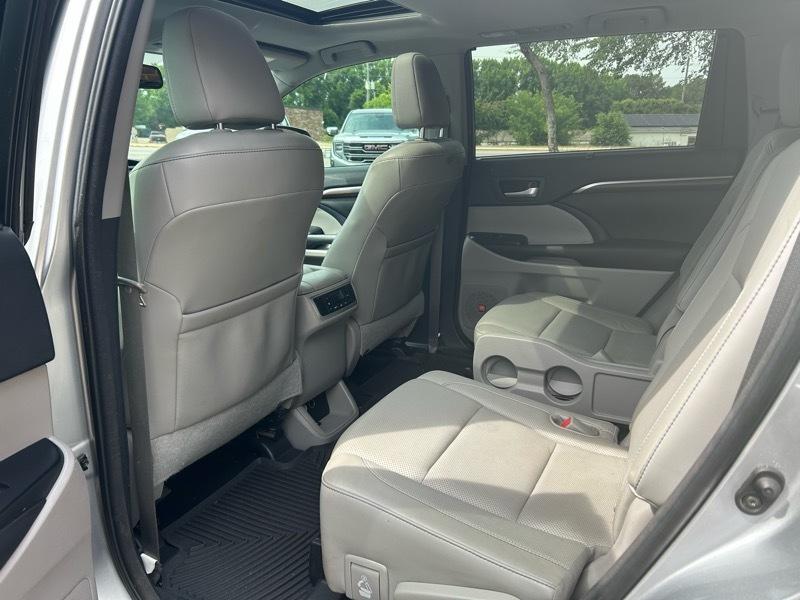 Toyota Highlander Limited FWD V6 2016