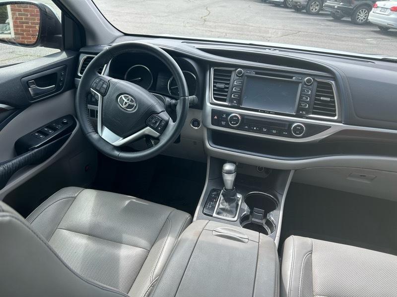 Toyota Highlander Limited FWD V6 2016