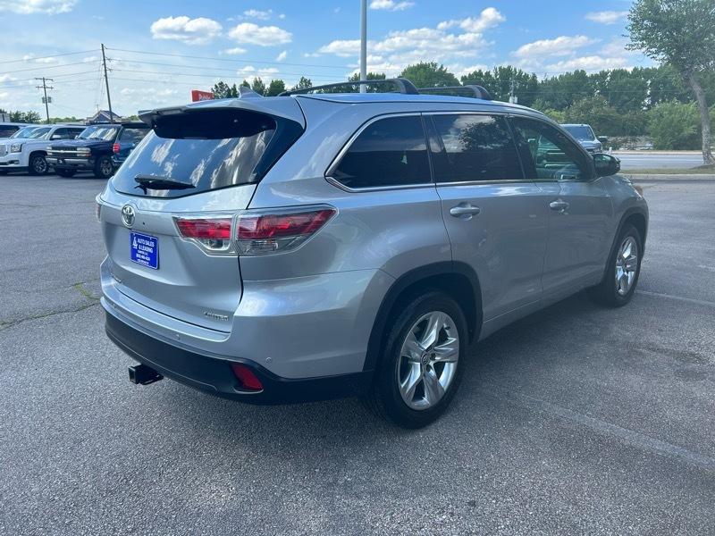 Toyota Highlander Limited FWD V6 2016