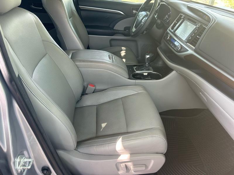 Toyota Highlander Limited FWD V6 2016