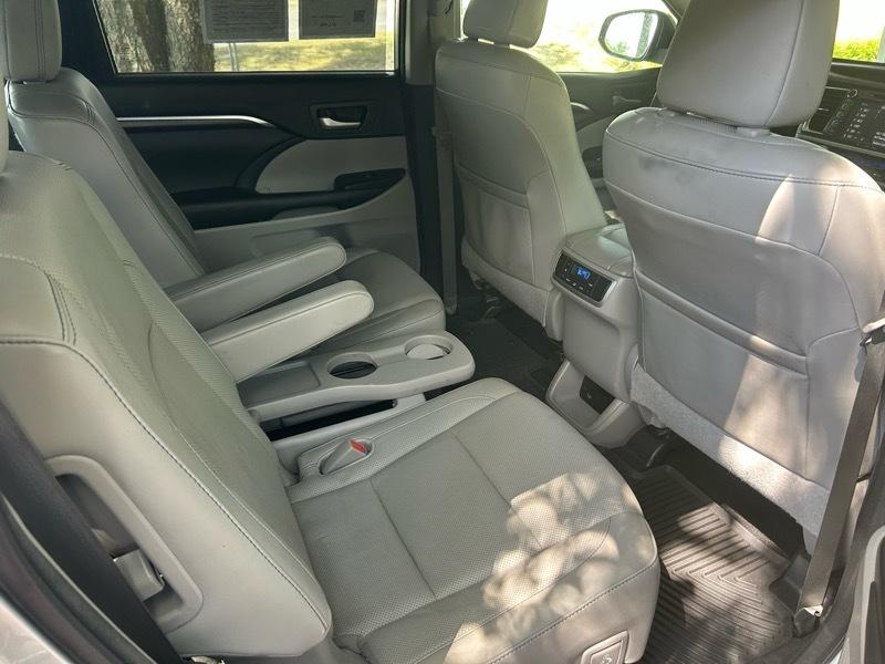 Toyota Highlander Limited FWD V6 2016