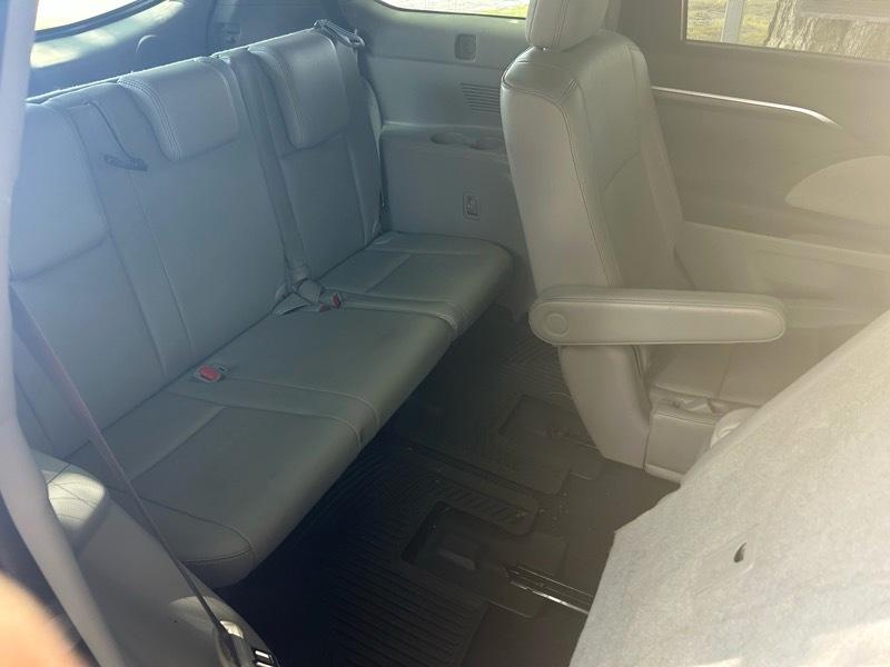 Toyota Highlander Limited FWD V6 2016