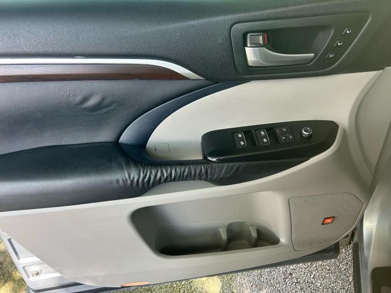 Toyota Highlander Limited FWD V6 2016