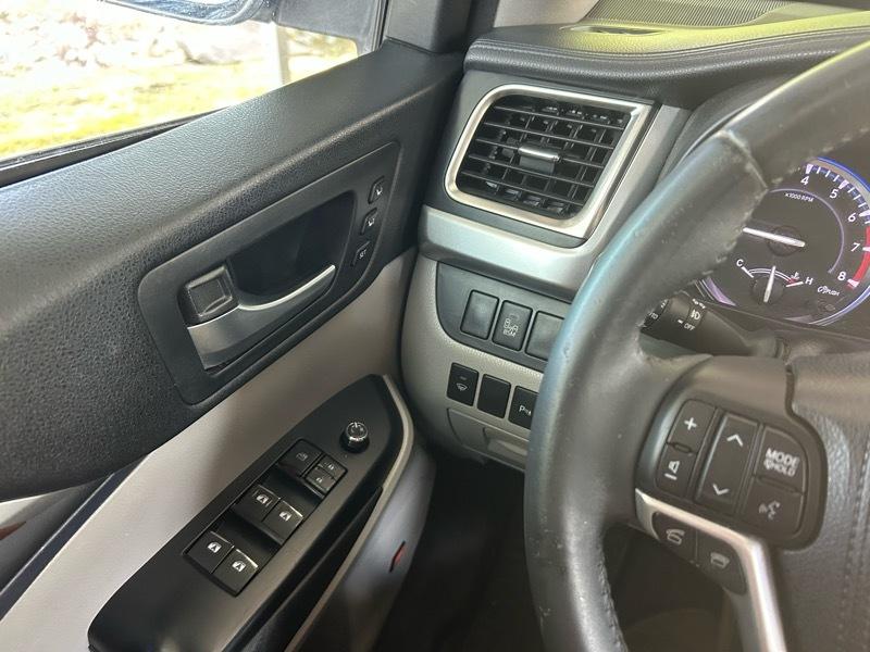 Toyota Highlander Limited FWD V6 2016
