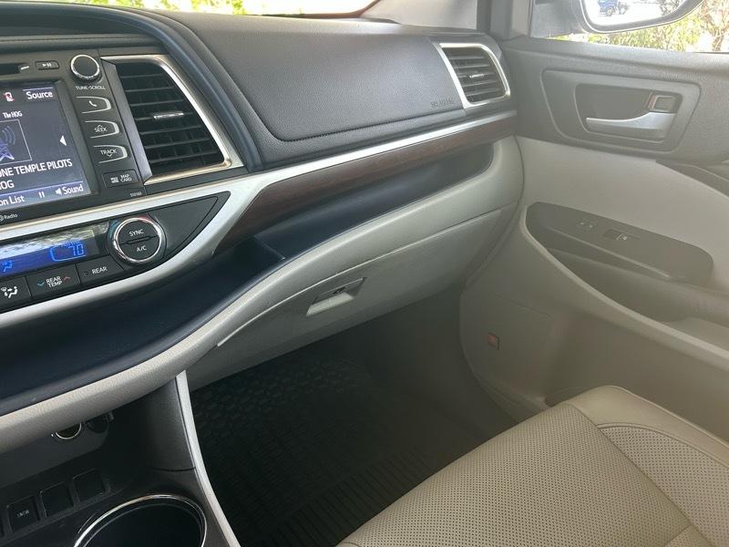 Toyota Highlander Limited FWD V6 2016