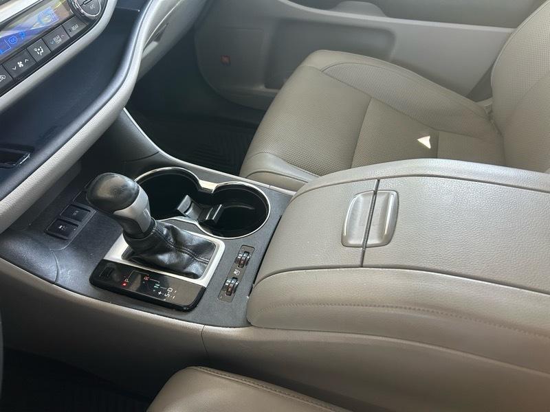 Toyota Highlander Limited FWD V6 2016