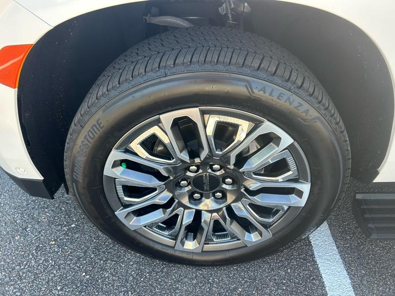 GMC Yukon Denali Ultimate 4WD 2024