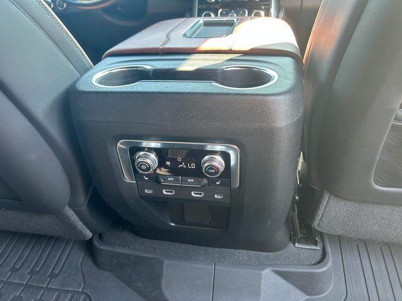 GMC Yukon Denali Ultimate 4WD 2024