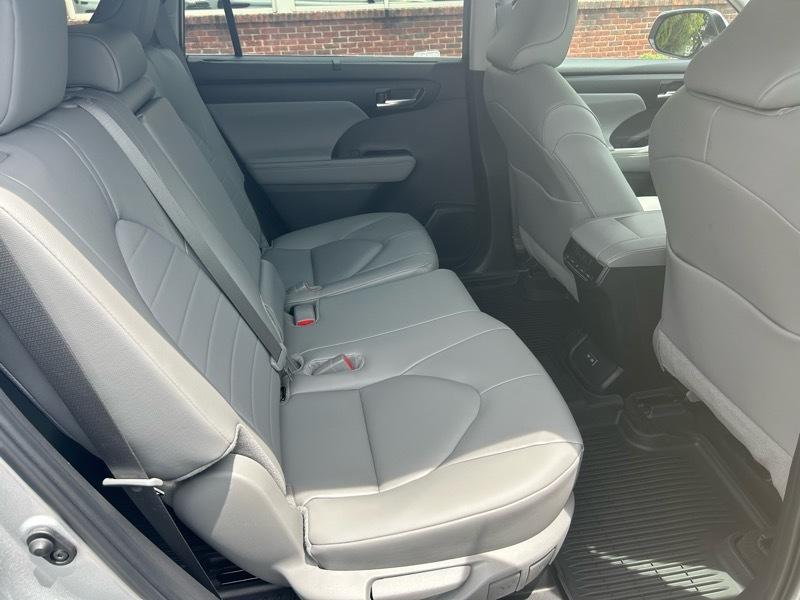 Toyota Highlander XLE 2025