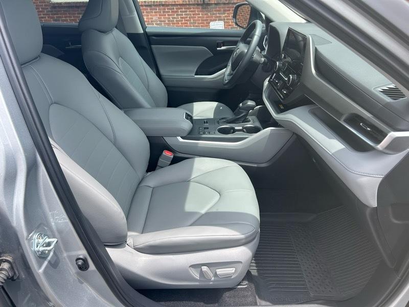 Toyota Highlander XLE 2025