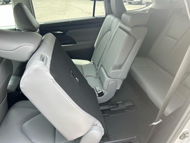 Toyota Highlander XLE 2025
