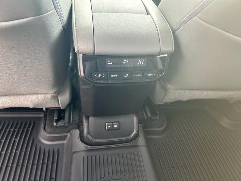 Toyota Highlander XLE 2025