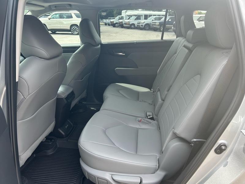 Toyota Highlander XLE 2025