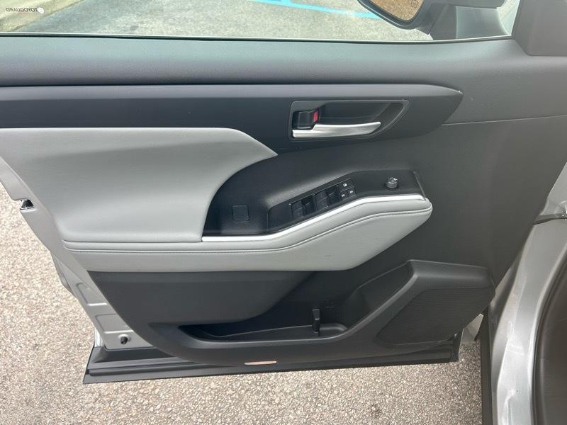 Toyota Highlander XLE 2025