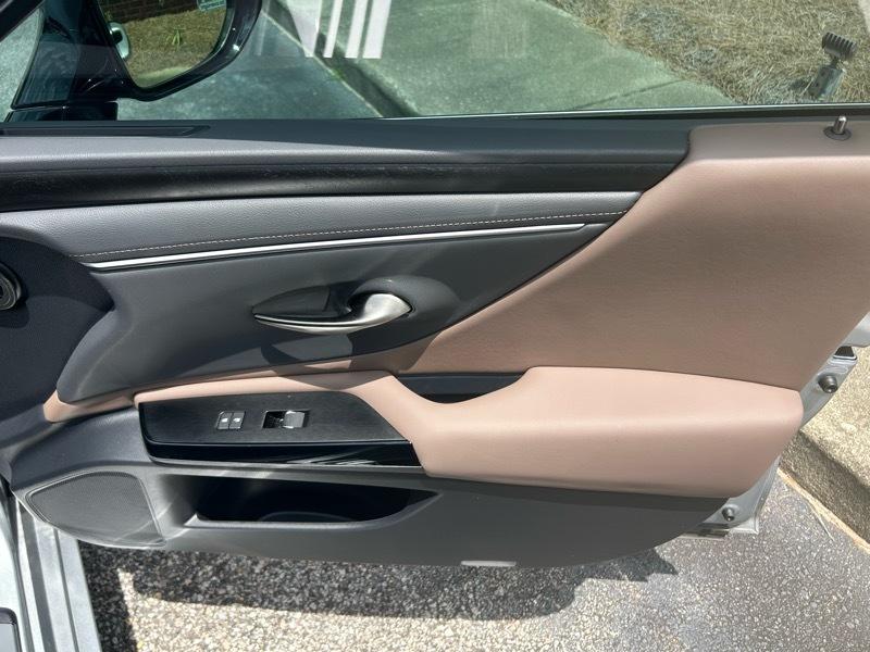 Lexus ES 350 2025