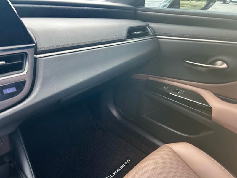 Lexus ES 350 2025