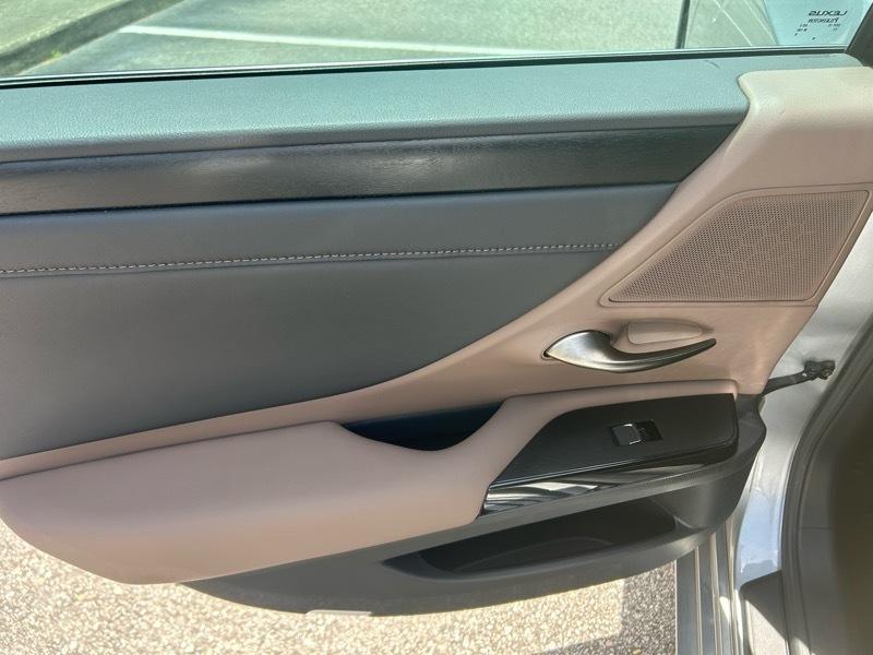Lexus ES 350 2025