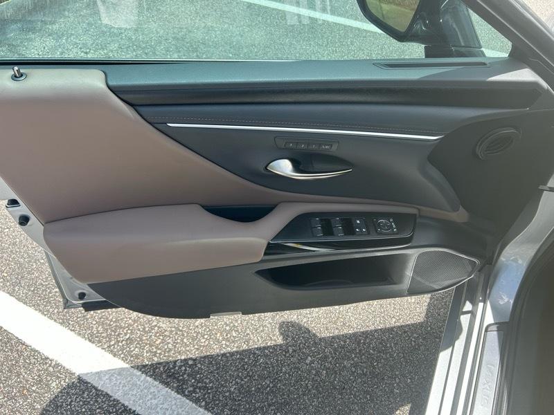 Lexus ES 350 2025