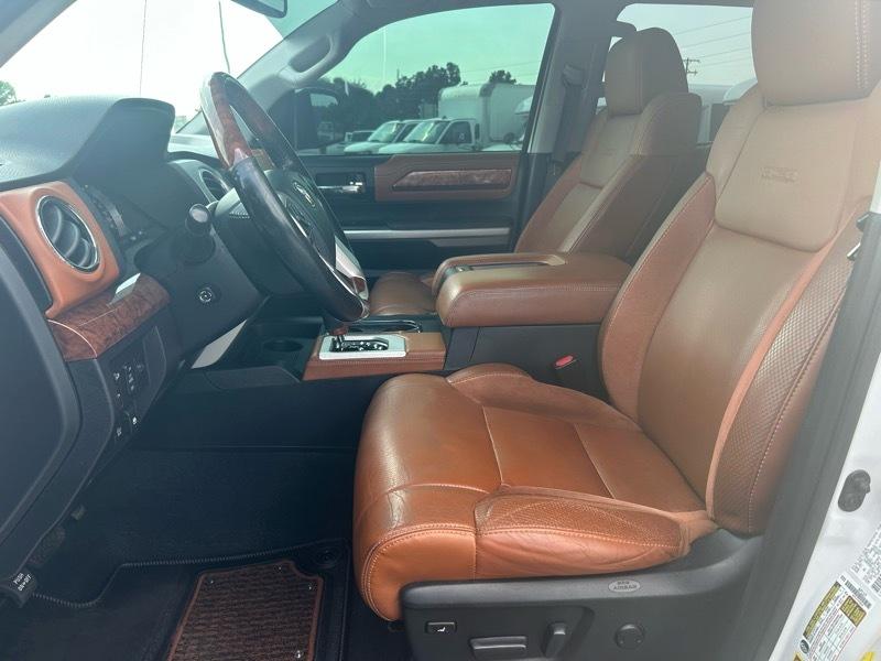 Toyota Tundra Platinum CrewMax 5.7L FFV 4WD 2015