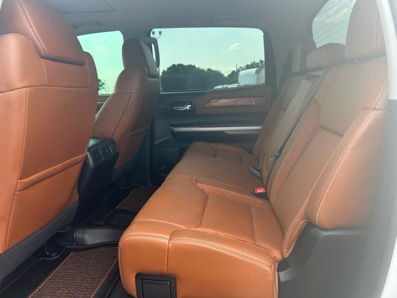 Toyota Tundra Platinum CrewMax 5.7L FFV 4WD 2015
