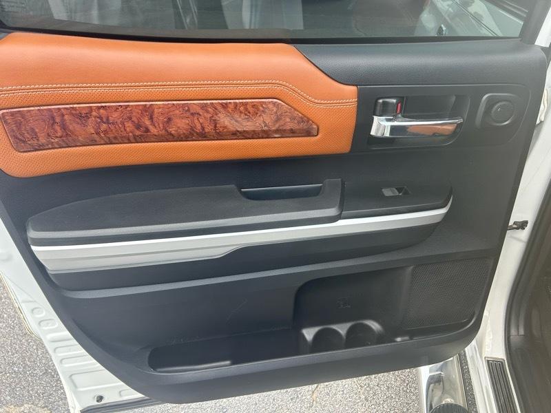 Toyota Tundra Platinum CrewMax 5.7L FFV 4WD 2015