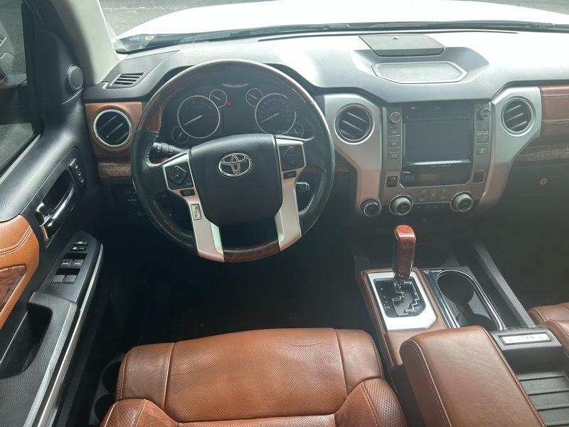 Toyota Tundra Platinum CrewMax 5.7L FFV 4WD 2015