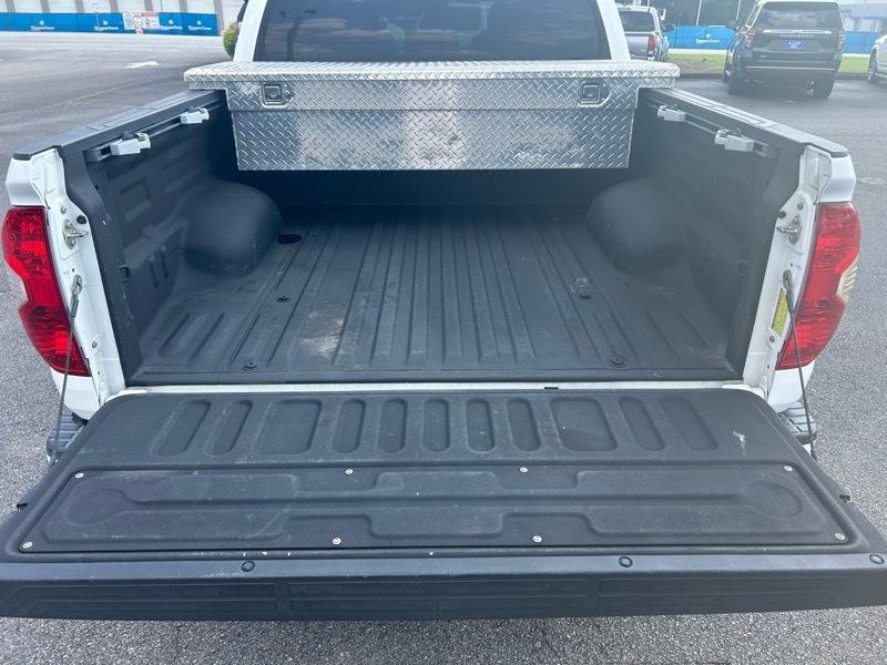 Toyota Tundra Platinum CrewMax 5.7L FFV 4WD 2015