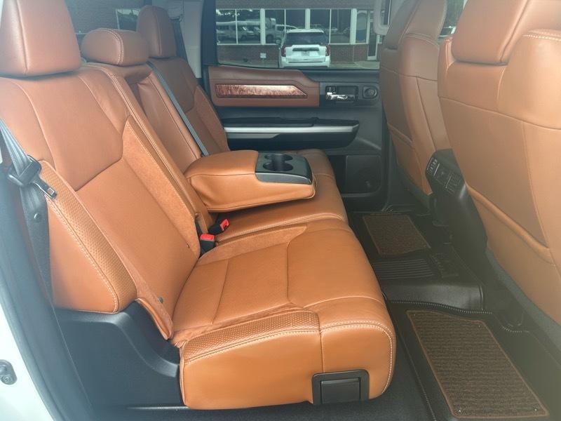 Toyota Tundra Platinum CrewMax 5.7L FFV 4WD 2015