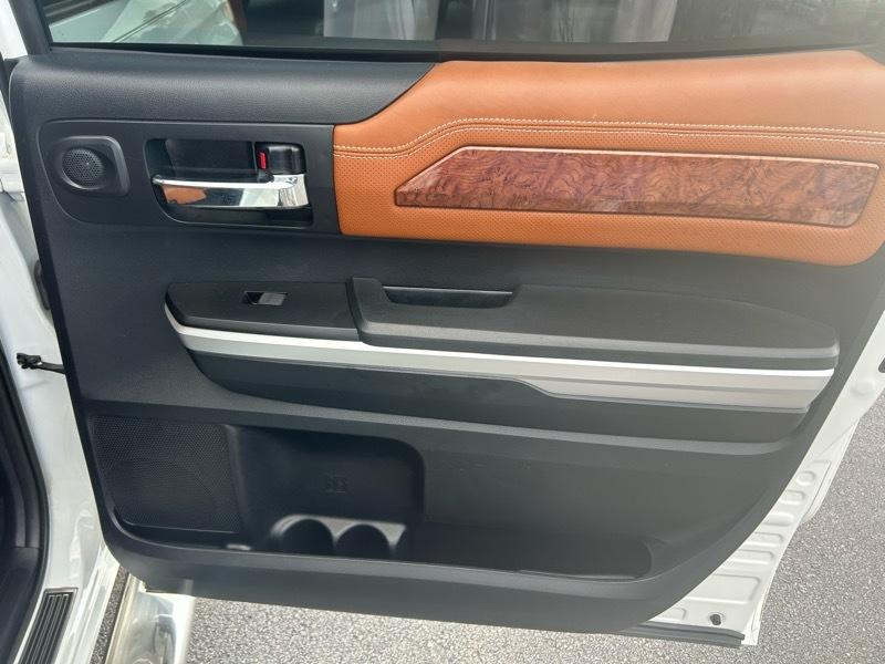 Toyota Tundra Platinum CrewMax 5.7L FFV 4WD 2015