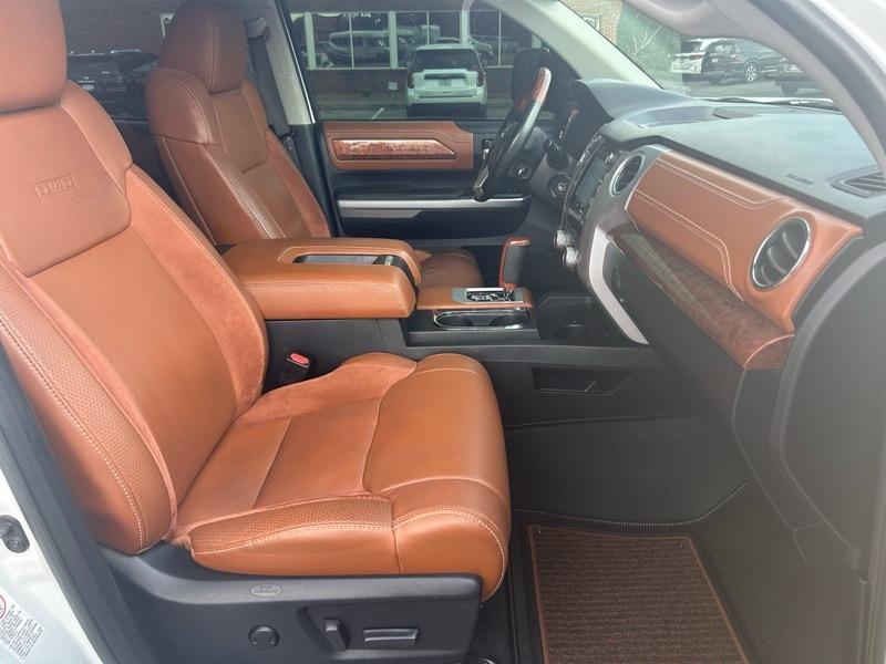 Toyota Tundra Platinum CrewMax 5.7L FFV 4WD 2015