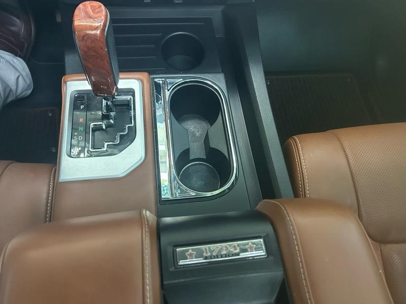 Toyota Tundra Platinum CrewMax 5.7L FFV 4WD 2015