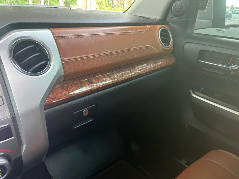 Toyota Tundra Platinum CrewMax 5.7L FFV 4WD 2015