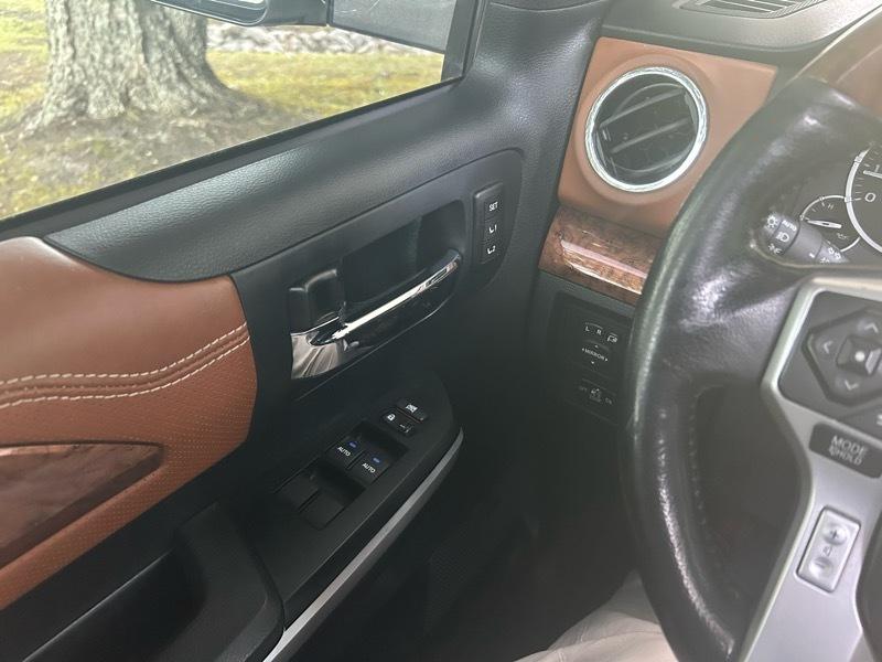 Toyota Tundra Platinum CrewMax 5.7L FFV 4WD 2015