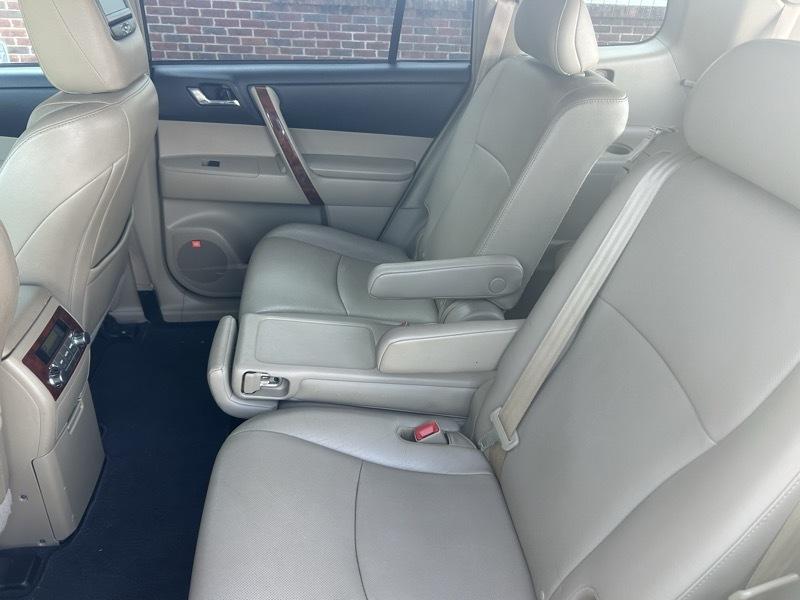 Toyota Highlander Limited 2WD 2012