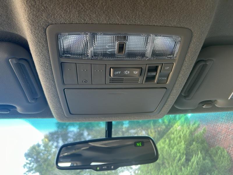 Toyota Highlander Limited 2WD 2012
