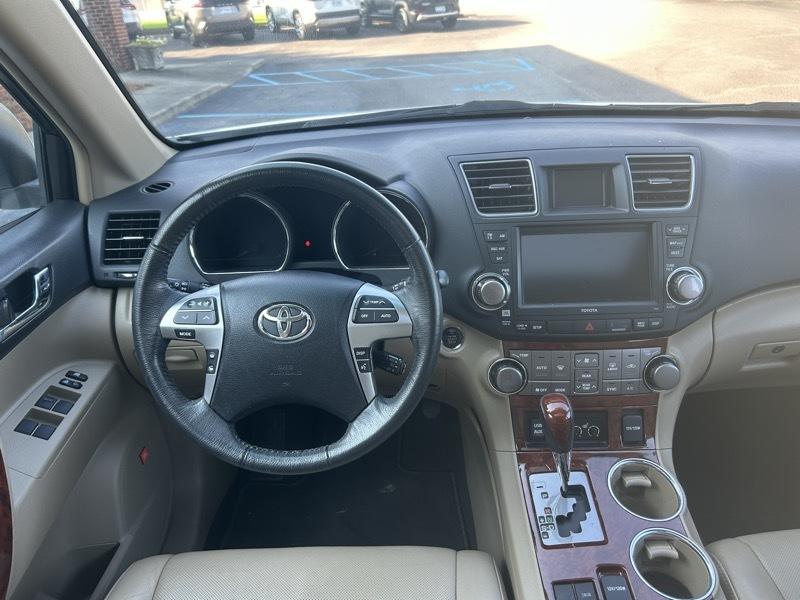 Toyota Highlander Limited 2WD 2012