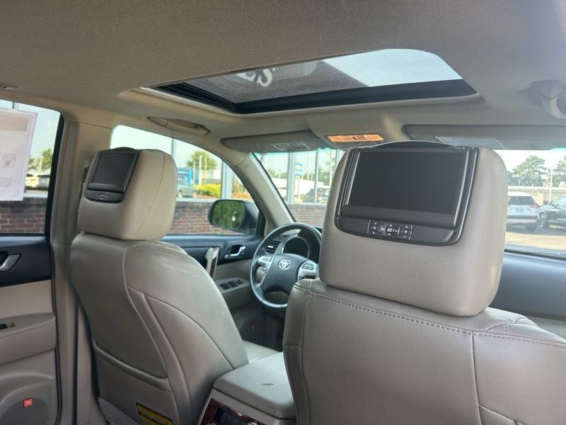 Toyota Highlander Limited 2WD 2012